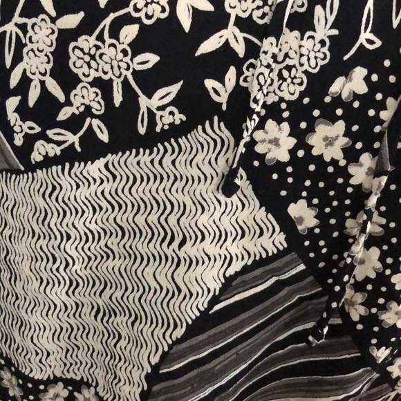 Intriguing Threads Top - Picture 2 of 5